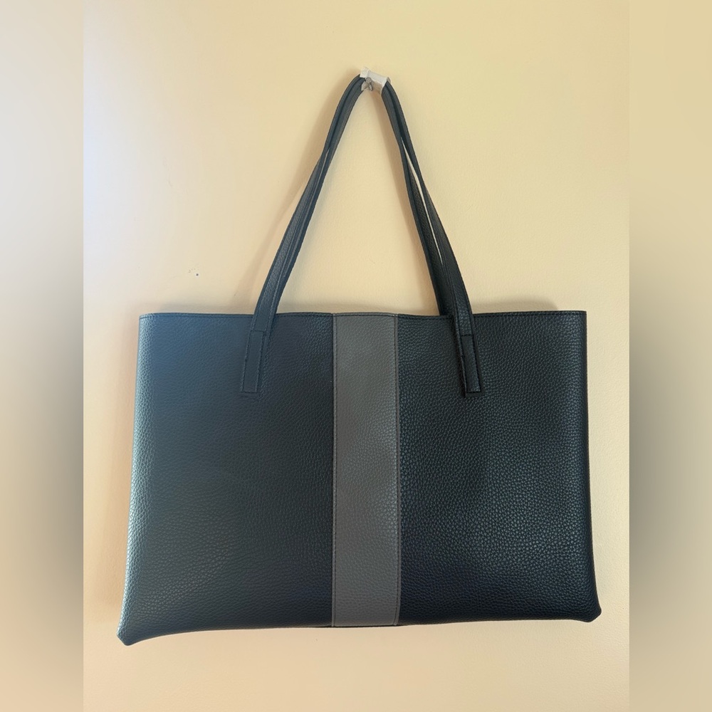 💜 Vince  Camuto Tote
💜💜💜